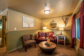 Highland Haven Creekside Inn