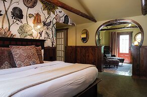 Highland Haven Creekside Inn