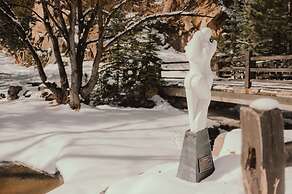 Highland Haven Creekside Inn