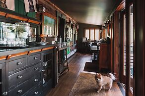 Highland Haven Creekside Inn