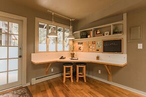 Highland Haven Creekside Inn