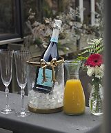 Highland Haven Creekside Inn