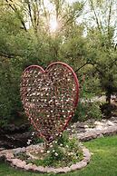 Highland Haven Creekside Inn