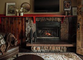 Highland Haven Creekside Inn