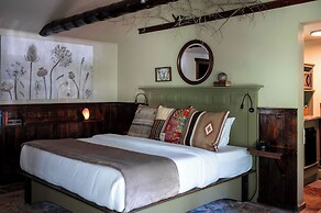 Highland Haven Creekside Inn