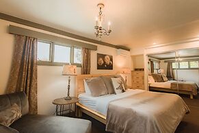 Highland Haven Creekside Inn