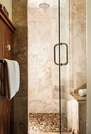 Highland Haven Creekside Inn