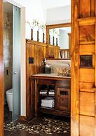 Highland Haven Creekside Inn