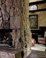 Highland Haven Creekside Inn