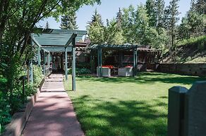 Highland Haven Creekside Inn