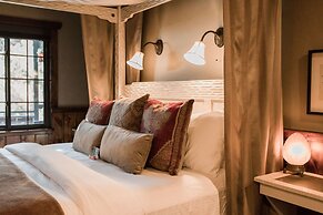 Highland Haven Creekside Inn