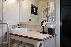 Highland Haven Creekside Inn