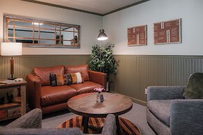 Highland Haven Creekside Inn