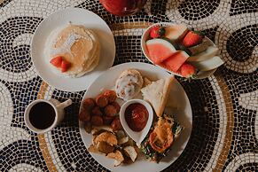 Highland Haven Creekside Inn