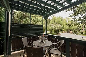 Highland Haven Creekside Inn