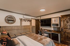 Highland Haven Creekside Inn