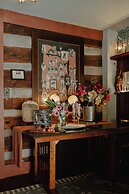 Highland Haven Creekside Inn