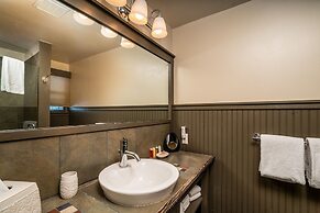 Highland Haven Creekside Inn