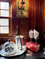 Highland Haven Creekside Inn