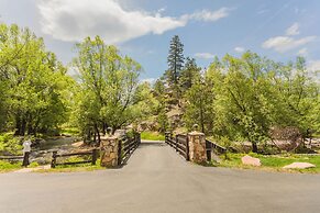 Highland Haven Creekside Inn