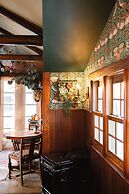 Highland Haven Creekside Inn