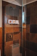 Highland Haven Creekside Inn