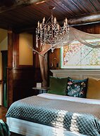 Highland Haven Creekside Inn