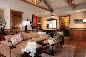 Highland Haven Creekside Inn