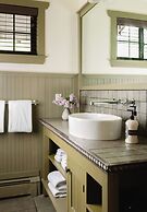 Highland Haven Creekside Inn