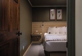 Highland Haven Creekside Inn