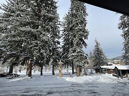 Highland Haven Creekside Inn