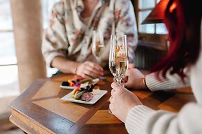 Highland Haven Creekside Inn