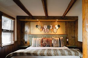 Highland Haven Creekside Inn