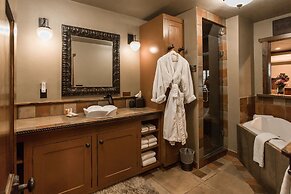 Highland Haven Creekside Inn