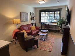 Highland Haven Creekside Inn