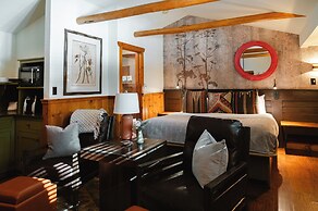 Highland Haven Creekside Inn