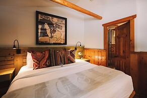 Highland Haven Creekside Inn