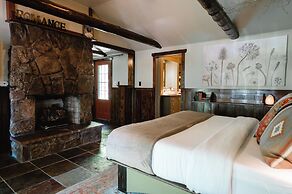 Highland Haven Creekside Inn