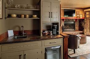 Highland Haven Creekside Inn