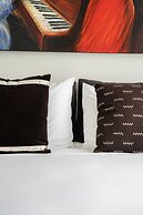 The Hutch - Top Spot