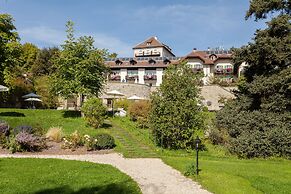 Bemelmans Post Hotel