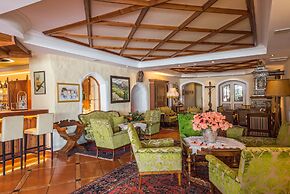 Bemelmans Post Hotel