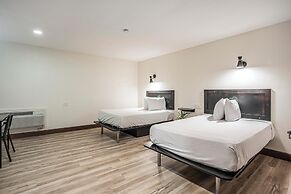 The Greens Hotel - Stockton Blvd