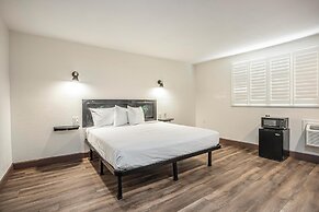 The Greens Hotel - Stockton Blvd