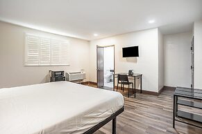 The Greens Hotel - Stockton Blvd