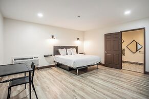 The Greens Hotel - Stockton Blvd