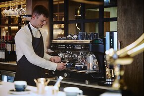 Westport Plaza Hotel