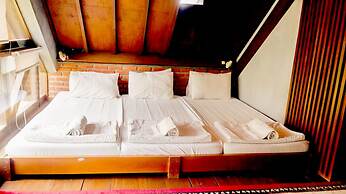 Rumah Stroberi Organic Farm and Lodge