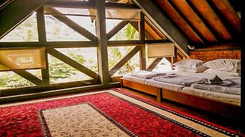 Rumah Stroberi Organic Farm and Lodge