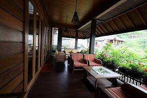 Rumah Stroberi Organic Farm and Lodge